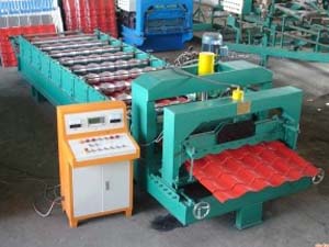 琉璃瓦机组包括成型主机、液压站、放料架、成