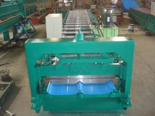 <b>角驰压瓦机675型是普通屋面板成型机的更新换代产品</b>