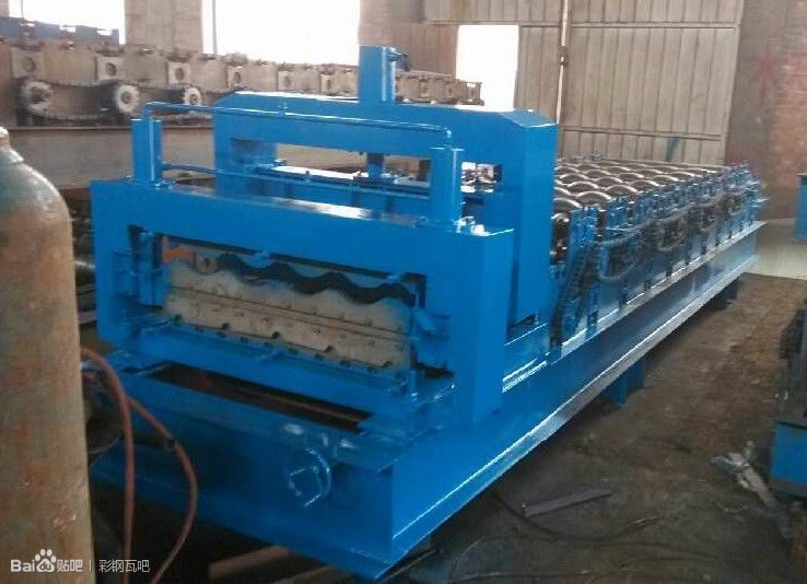 琉璃瓦机流光溢彩的琉璃瓦是中国传统的建筑物件，