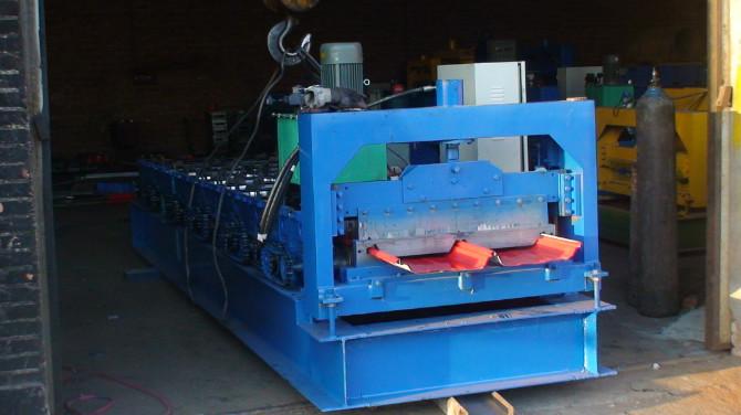 全自动压瓦机导向四柱式高速精品模压彩瓦设备：选