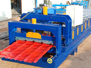 全自动压瓦机成型由放料、成型、后成型切割组成，