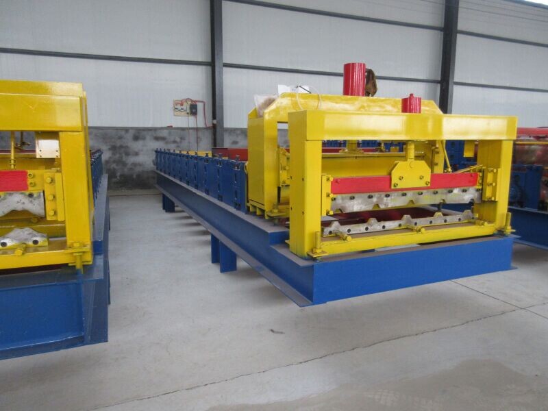 全自动压瓦机都会配置有一套润滑系统，机器运行时